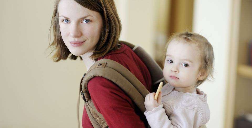 Marsupiu tip ghiozdan sau Soft Structured Carrier
