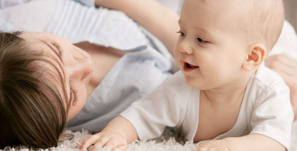 Mama cu bebelus