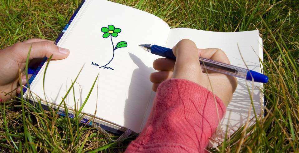 Mama desenand pentru copii